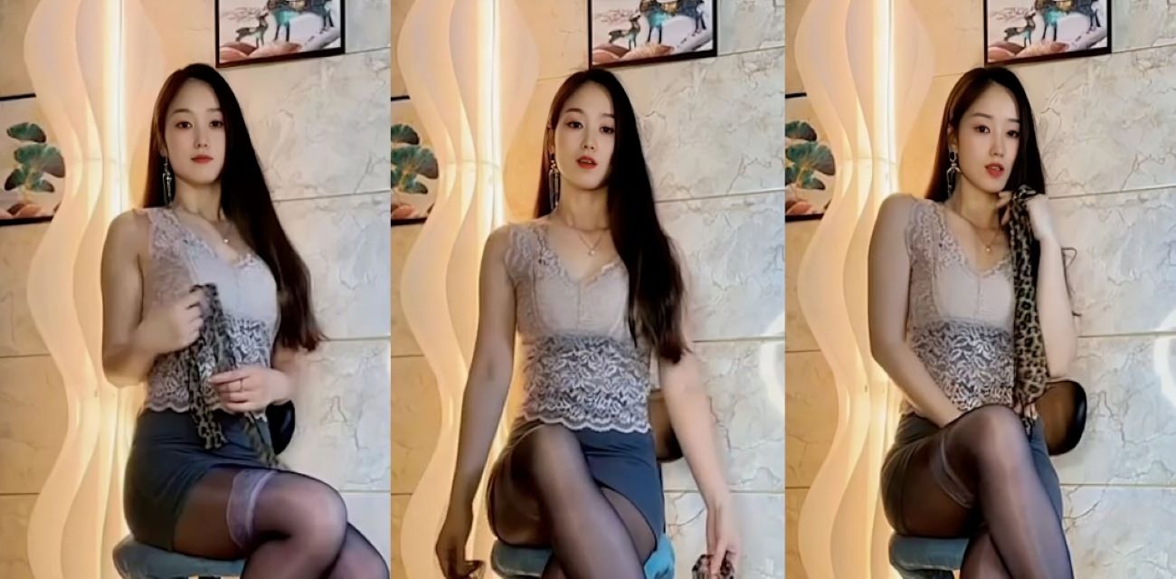 快手颜值少妇【温柔的小姨】大尺度私密流出，粉嫩洞口道具猛插淫水拉丝滴落